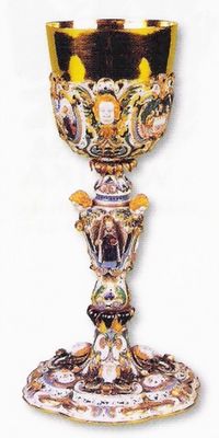 Emaliowany kielich ufundowany przez biskupa Karola Ferdynanda Wazę przechowywany w skarbcu katedralnym
