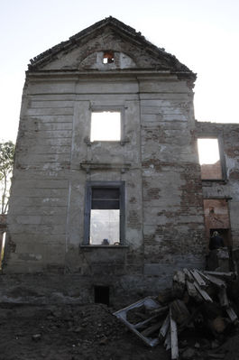 Remont pałacu w Studzieńcu
Pałac w Studzieńcu doczekał się nowego właściciela i remontu. Po remoncie ma być w nim posiadłość prywatna. Narożna ściana od strony parku
Słowa kluczowe: remont pałac studzieniec