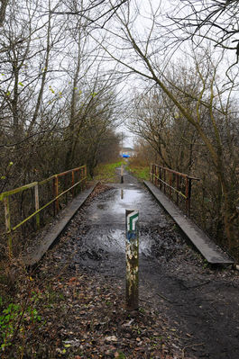 Most kolejowy w Borowiczkach
Widok na most kolejki wąskotorowej która biegła z cukrowni do Małej Wsi lub do cegielni w Cekanowie ( tu niech wypowiedzą się nasi historycy). Widok na zdjęciu przedstawia kierunek plac składowy w cukrowni, za mostem jest nasyp.
Słowa kluczowe: most waskiej kolejki borowiczki