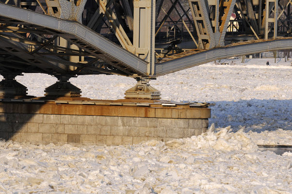 filar
kra zatrzymana na filarze mostu
Słowa kluczowe: kra filar most plock