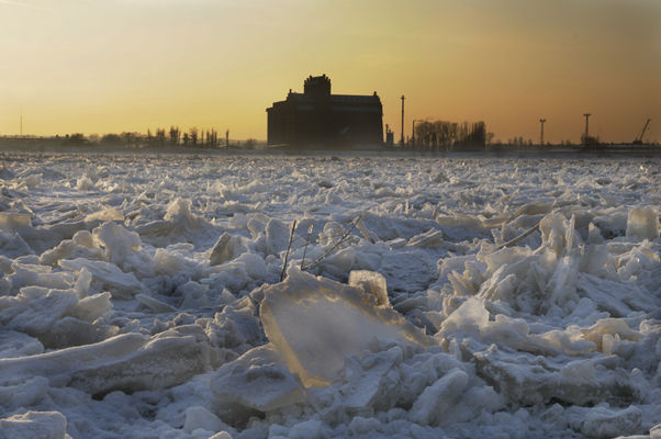 bursztynowy widoczek
popełnione dnia 04.01.10
Słowa kluczowe: rzeka Wisła kra zachodzik