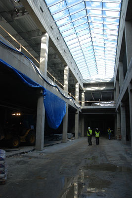 Galeria Mosty wnętrza
Główny hall łączący ul Tysiąclecia z garażami widok z parteru
Słowa kluczowe: galeria mosty prace budowlane