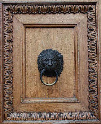 bardzo znany detal
Nie będę się rozpisywał na temat tego starego pukadła do drzwi ;-)
Słowa kluczowe: dzwonek do komórki to nie jest