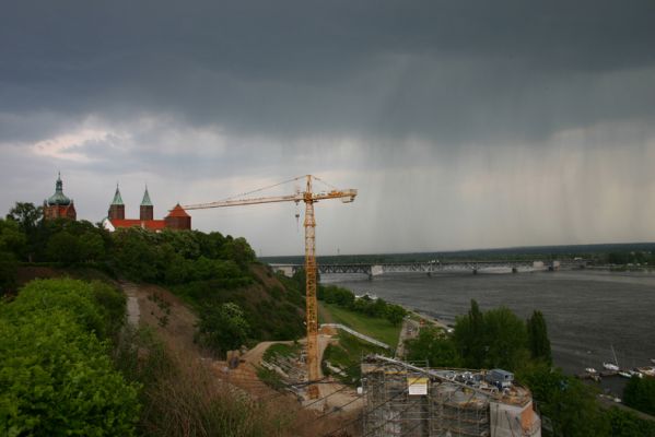 fale deszczu nad wzgórzem tumskim
