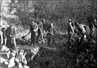 ekshumacja w parowie imielnickiej 25 mężczyzn, żydów zamordowanych przez hitlerowców 28.02.1941r.
dnia 21.X.1946r. zwłoki przeniesiono na cmentarz przy ul.Sportowej gdzie stanął pomnik odsłonięty uroczyście w 1949r.
