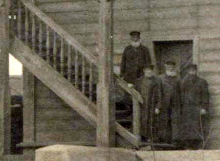 przed synagogą w Gąbinie
1930r.
