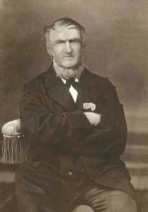 Jan Marek Róża Lajourdie (1797 - 1881)
Francuski inżynier budownictwa wodnego. Od 1836r. współbudowniczy płockiego mostu łyżwowego. Od 1838r. inżynier konserwacji mostu a potem od 1841r. inżynier Wisły. Ożenił się z  Polką Józefą Odelską, na stałe zamieszkał na Radziwiu gdzie znajduje się jego grób. To była wielka osobowość. 
