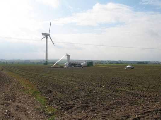 zniszczona elektrownia wiatrowa pod Bodzanowem
***
Słowa kluczowe: zniszczona elektrownia wiatrowa pod Bodzanowem