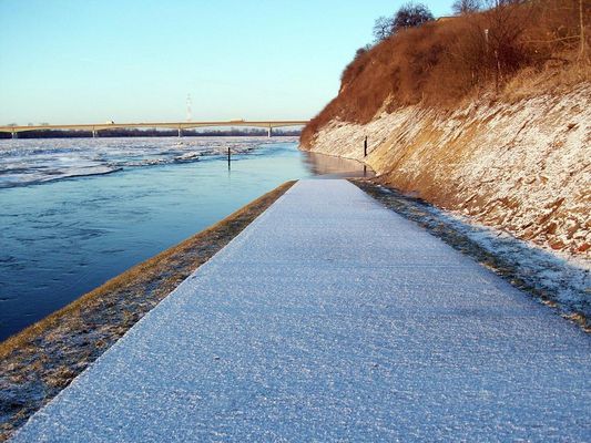zatopiony nowy bulwar w Wyszogrodzie
rano o godz. 7.02 stan wody w rzece Wiśle według odczytu na wodowskazie wynosi 702 i rośnie nadal
Słowa kluczowe: zatopiony nowy bulwar w Wyszogrodzie