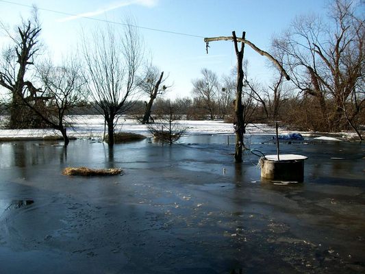 wody dostatek... w studni i na podwórzu
Wisła wylała po przerwaniu wału w Chmielewie k/Wyszogrodu
Słowa kluczowe: Wisła wylała po przerwaniu wału w Chmielewie k/Wyszogrodu