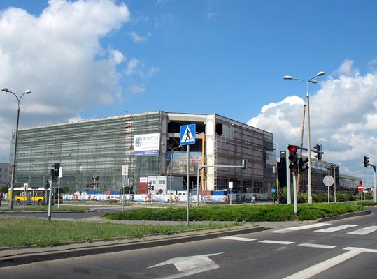 Galeria Wisła - kolejny etap budowy
trwają natenczas prace elewacyjne i  mrowisko pracowników wewnątrz
Słowa kluczowe: Galeria Wisła