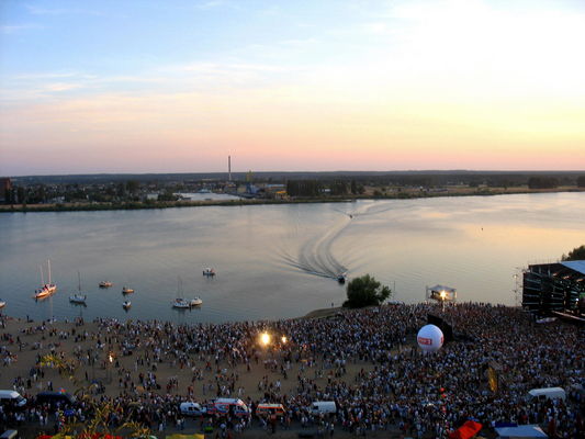 "Hity na czasie"    30.07.06r.
motorówką dowiozą na czas 
