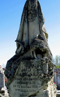 pomnik nagrobny z krzyżem Józefa Nakwaskiego na cmentarzu w Orszymowie, właściciela dóbr Święcice
zacna patriotyczna rodzina o bogatej historii, pomagająca powstańcom w 1831r. i 1863r.
Pięciu rodzinom z poznańskiego, którzy po porażce powstania musieli opuścić swoje ziemie, Nakwascy podarowali ze swoich dóbr ziemskich w Starych Święcicach po jednej włóce na założenie gospodarstw.  
