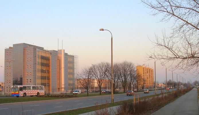 biurowiec PERNU-u  i  wieżowiec przez niektórych nazywany "szafą"
ul. Wyszogrodzka
