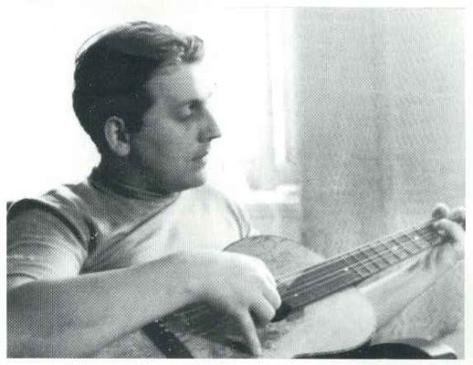 Stanisław Staszewski ojciec Kazika
W 1961 roku Staszewski przyjechał do Płocka, gdzie otrzymał posadę architekta miejskiego. Tam również szybko znalazł się w centrum życia towarzyskiego, bale przez niego urządzane przechodziły do legendy. Stanisław obracał się wtedy w kręgach młodzieży skupionej wokół klubu "Marabut". Powstały wówczas takie utwory, jak "Celina" i "Baranek".

