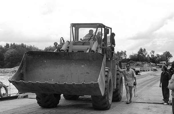 wielka ładowarka na budowie nowego mostu w Wyszogrodzie
połowa lipca 1997r.
