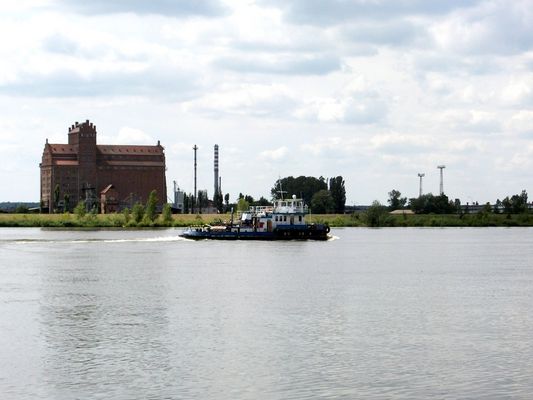 do portu
statek "Aleksander"
Słowa kluczowe: statek "Aleksander" do portu