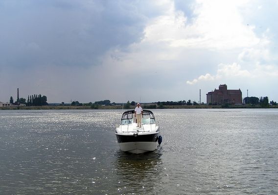 kapitan
i wielka łódź motorowa
Słowa kluczowe: Wisła motorówka kapitan