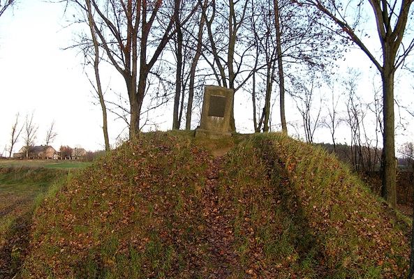 kopiec i obelisk z tablicą upamiętniającą przemarsz wojsk Jagiełły na Grunwald w 1410r.
Żochowo, gm. Staroźreby
Słowa kluczowe: kopiec Grunwald Jagiełło