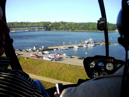 nowa przystań na Radziwiu
i widok na prawy brzeg miasta
Słowa kluczowe: nowa przystań Radziwie