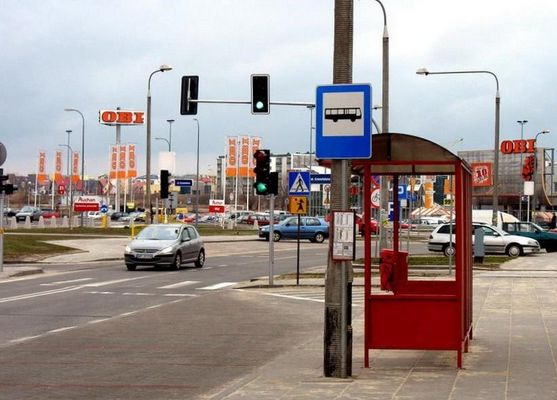 przystanek jak budka telefoniczna w Londynie
prawie
