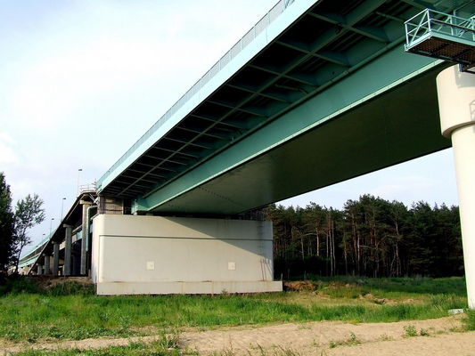 prawy przyczółek mostowy ze ścieżką rowerową
nowy most 
