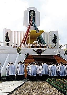 ołtarz papieski w Płocku  7-8 czerwca 1991r.
podczas pobytu Jana Pawła II  w Płocku 
