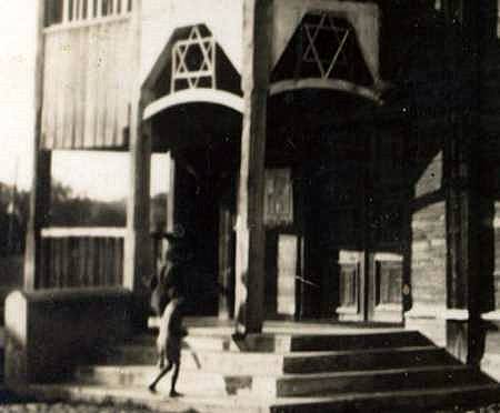 wejście do synagogi w Gąbinie
1930r.
