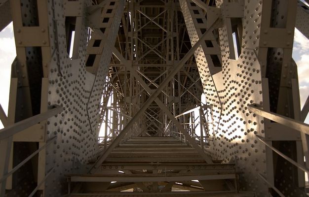 Pod mostem
Mało uczęszczane przejscie na druga strone Wisły...;)
