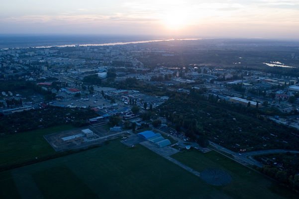 Łotnisko i miasto w tle
Słowa kluczowe: płock lotnicze