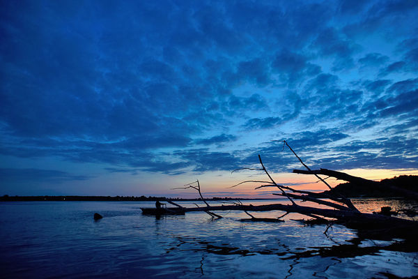 Wisła po zachodzie
przy wejściu do portu KŻ Petrochemia
Słowa kluczowe: zachód wisła