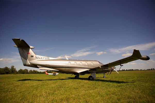 Pilatus PC-12 na płockim lotnisku
