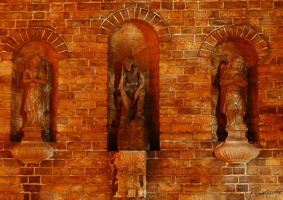 Rzeźby koło Katedry
