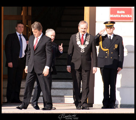 Wizyta Prezydenta RP Lecha Kaczyńskiego i Wiktora Juszczenki Prezydenta Ukrainy - Płock
O co mogło chodzić ? :D
