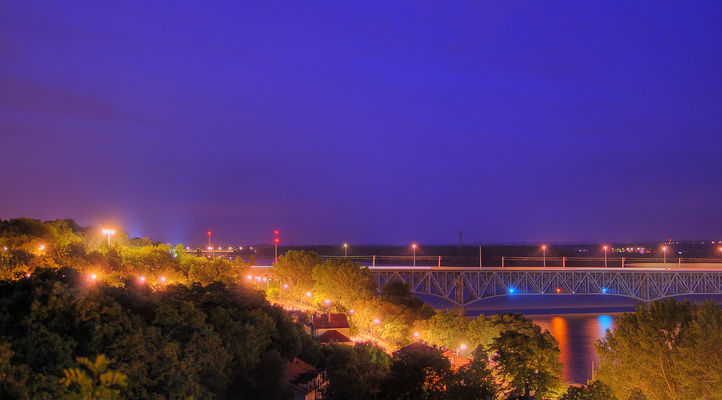 Panorama nocna ze wzgórza
[i] Zajazd Rybaki -  Stary oraz Nowy Most [/i]
