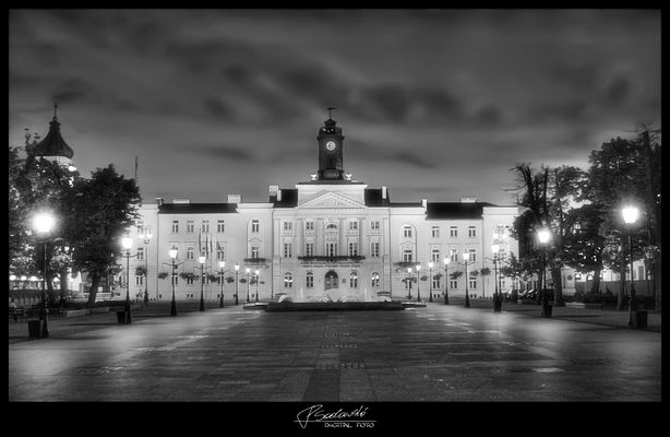 Ratusz
Słowa kluczowe: Ratusz Fontanna