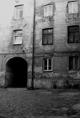 W bramie - ul. Tumska
