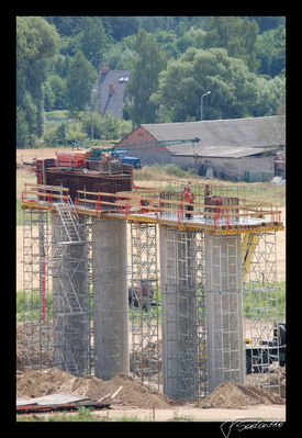 Budowa dróg dojazdowych
Janczar obiął szerokim ja zoomowałem :D

