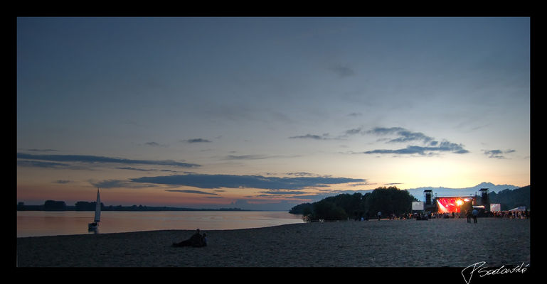 Płock Cover Festiwal 2oo6
Zapewne ukaze sie kilka zdjec spod sceny... Wiec postanowiłem dodac troche "szersze" spojzenie na wydarzenie ...ale rym ;)
