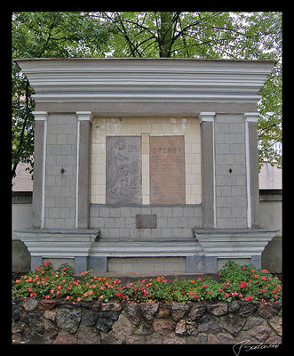 Pomnik Ofiar Mordu Hitlerowskiego - przy kościele parafialnym w Gąbinie
