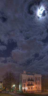 Kamieniczka...
[i] Miasto nocą...resztę dopowie wiatr[/i]
