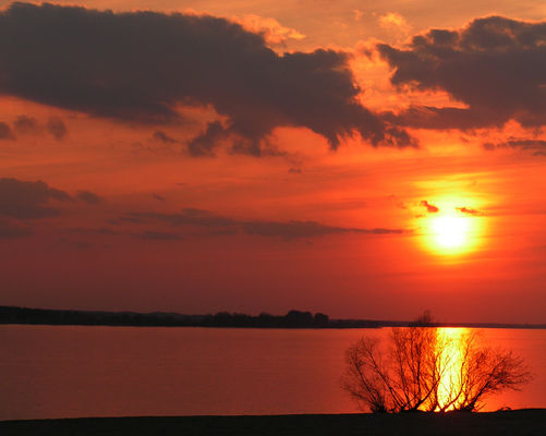 Nad Wiselka
dzisiaj cos krwistego... zdjecie nie poprawiane, tak czerwono bylo.
