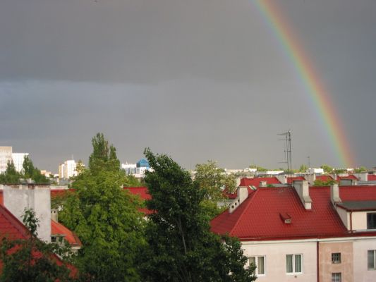 Tęcza
Widok z 5 piętra ośmiopiętrowca Tysiąclecia/Bielska, zaraz po wiosennym deszczu.
Słowa kluczowe: tęcza tysiąclecia Bielska
