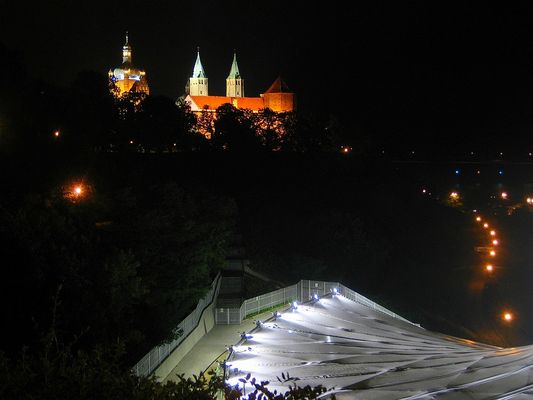 Wzgórze Tumskie nocą
