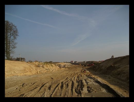 Budowa drogi dojazdowej do Mostu Solidarności
Ciechomice - widok w kierunku przyszłego skrzyżowania drogi dojazdowej z ul. Browarną 
Słowa kluczowe: inwestycje