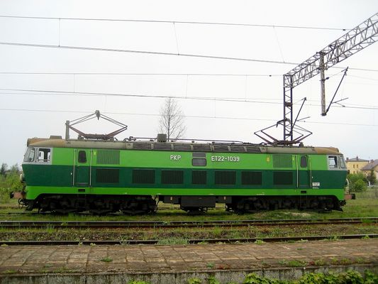 Lokomotywa ET22 na stacji kolejowej Płock-Radziwie
