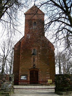 Front Kościoła pw. Św. Ap. Piotra i Pawła w Rokiciu - Styl Romański
