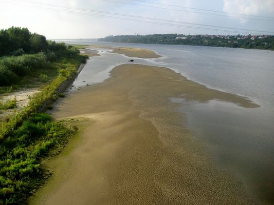 Niski stan wody we Wiśle
Widok z mostu Solidarności w kierunku zachodnim
