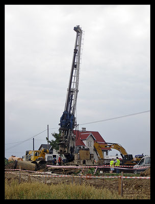 Odwiert ziemny na pal pod wiadukt na ul. Ciechomickiej przechodzący nad drogą dojazdową do Mostu Solidarności
Ciechomice
Słowa kluczowe: inwestycje