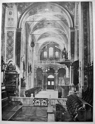 Wnętrze nawy głównej katedry, patrząc od strony głównego ołtarza - 1917r.
"Płock - Monografia Historyczna"
